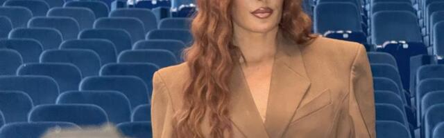 VIDI SE I GORE I DOLE! Senida obukla najsmeliju krpicu ikada: Sevnule obline, muškarci će pasti u trans