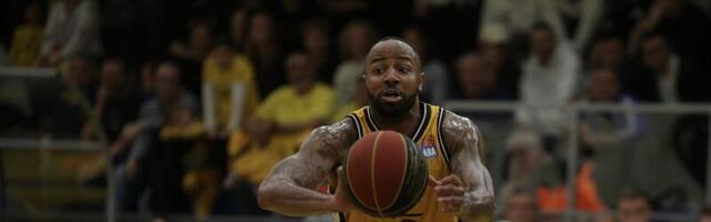 LASKAVO PRIZNANJE: Priznanje za najboljeg strelca ABA lige pripalo Šenonu Šorteru