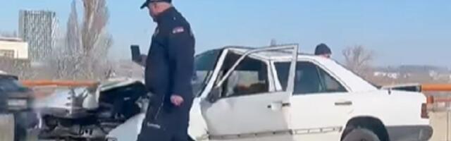 Udes na Gazeli: Autom se zakucao u ogradu (VIDEO)