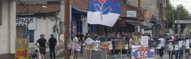Stotinak mladića i dalje protestuje zbog "Mirdite", FHP od Dačića traži da se festival održi