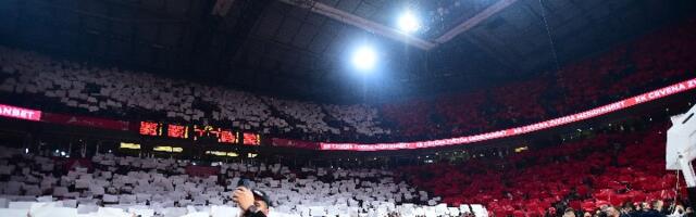 Delije vređale Vučića i skandirale Štimcu (VIDEO)