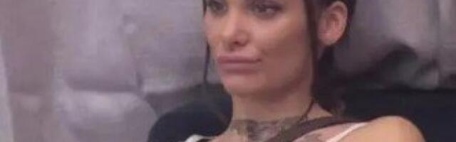 NAPIJALA SE I PADALA, PA SEDELA GOSTIMA U KRILU! Skandalozno priznaje bivše drugarice Teodore Delić: Bila je sa nekim ljudim, dobro je zarađivala!