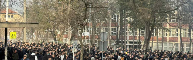 Ludnica pred derbi: Korteo "grobara" krenuo prema "Marakani" (VIDEO)