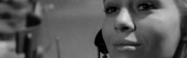 "GEJ JE I ŽIVI SA MUŠKARCEM": Glumica zatekla SVOG OCA sa PARTNEROM u stanu - posle 20 godina usledio ŠOK