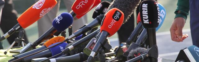 „Sva crvena svetla i svi alarmi su upaljeni“: Sloboda medija u Srbiji na istorijskom minimumu