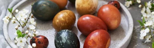 Da li ste znali da jaja možete ofarbati i kafom? 3 prirodna načina farbanja jaja za Vaskrs
