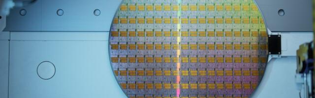 Kako je kinesko-američki profesor preko čipova i uz podršku giganta postao milijarder?