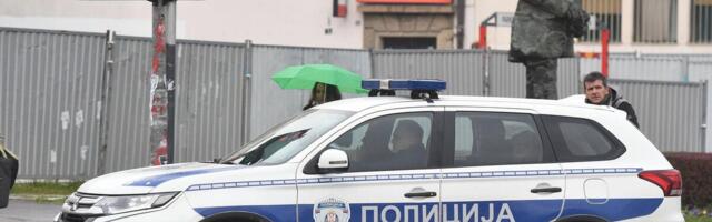 Krvav pir na Tošinom bunaru! Bez povoda mu zario nož u leđa, policija traga za rođakom napadačem!