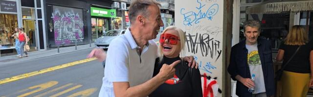 ZORANA PAVIĆ NIKAD MRŠAVIJA, NADA OBRIĆ PRIZNALA DA GLEDA ELITU, A MILENA PLAVŠIĆ BRUTALNO ISKRENA... Poznati u centru Beograda pred našim kamerama
