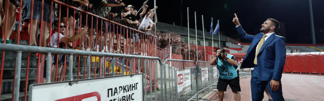 DUŠAN TADIĆ VODIO NAVIJANJE KOD PRISTALICA Ajaksa! Holanđani u transu zbog bivšeg kapitena (Video/Foto)