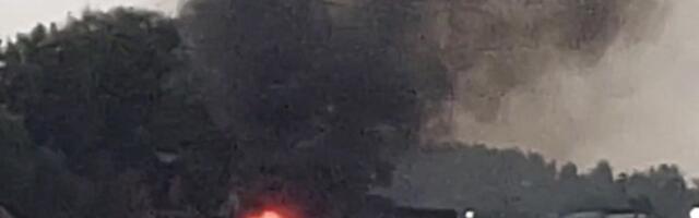 Gori splav kod Makiša, pogodio ga grom (VIDEO)