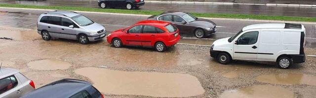 "Živo blato" umesto trotoara i parkinga u Duvaništu u Nišu