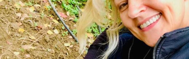 Slavica Rokvić pokazala RAJ NA KOŠUTNJAKU: Godinama ga negovala sa Marinkom, na svakom ćošku dekoracije kao iz Diznijevog filma, NE SKIDA RUKAVICE! (FOTO)