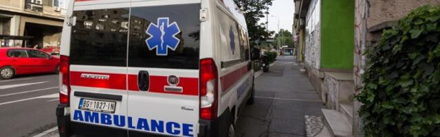 Nesreća kod Cvetkove pijace: Motorciklista izgubio kontrolu nad motorom, jedna osoba povređena