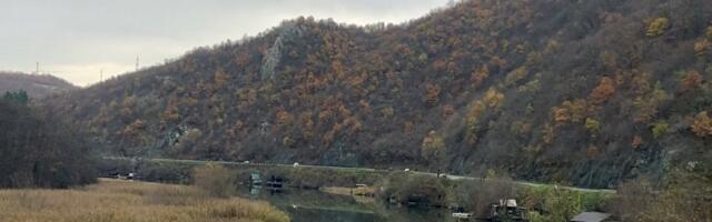 Misterija! Auto sa muškarcem i ženom nestao u jezeru: Spasioci satima ne nalaze tragove