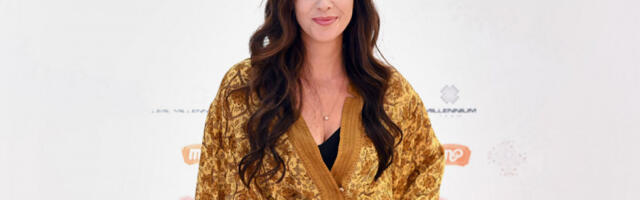 TAMARA VUČIĆ blista u najlepšoj zimskoj haljini sezone: Romantična kreacija izgleda kao filmski kostim (GALERIJA)