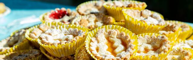 Najlepše praznične korpice: Bela čokolada i džem od šumskog voća u savršenom spoju