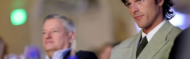 Džejkob Elordi je slavnim kolegama pokazao srednji prst i smejao im se u lice: Viralni snimak se širi mrežama (VIDEO)