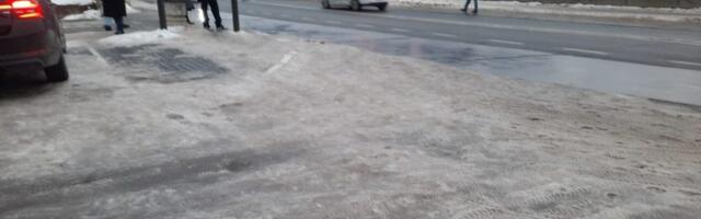 AMSS: Oprezno zbog topljenja snega, kamioni na granici do četiri sata