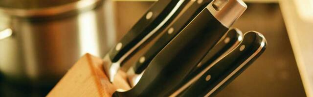 Krvavi obračun u porodičnoj kući: Tužilaštvo tereti majku i sina za ubistvo njenog partnera