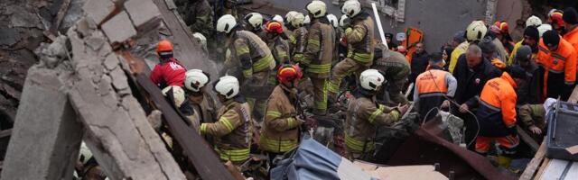 LJUDI ZAROBLJENI ISPOD TONA BETONA, jezivi prizori iz Istanbula! Srušile se dve zgrade, ovo je UZROK KATASTROFE?