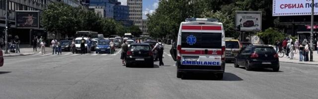 Zgubidani ponovo terorišu grad! Blokirali kola Hitne pomoći u Novom Sadu (FOTO/VIDEO)