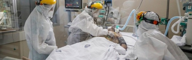 Od korone umrlo više od 2,2 miliona ljudi