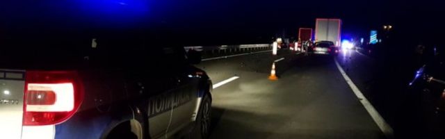 UŽAS U ŽABLJU! Muškarac automobilom sleteo sa puta i prevrnuo se, NA MESTU OSTAO MRTAV!