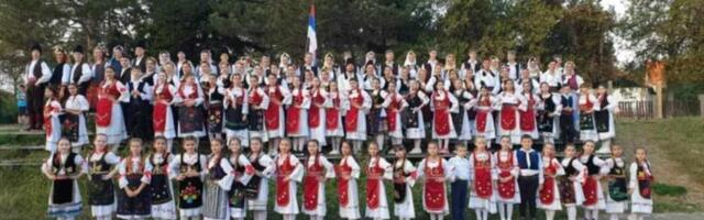 Prvi dečiji festival folklora: Kolo kraj Nišave