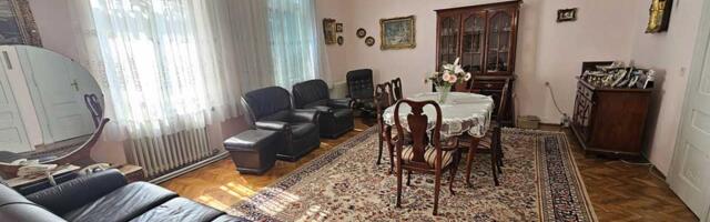 FOTO: Prodaje se salonska kuća u mirnom delu užeg centra grada