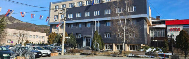 Srpska lista kažnjena zbog postavljanja izbornog materijala na javnim mestima u Leposaviću