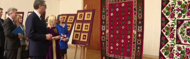 Predsednik Vučić na otvaranju izložbe “Niti državnosti” (VIDEO)