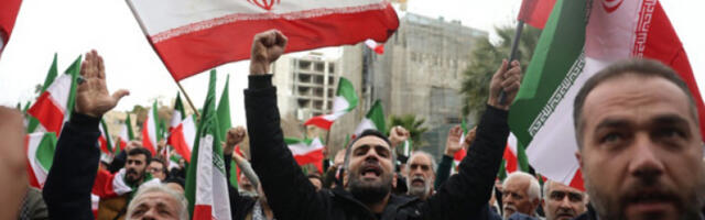 Хиљаде Иранаца на улицама како би подржали владу