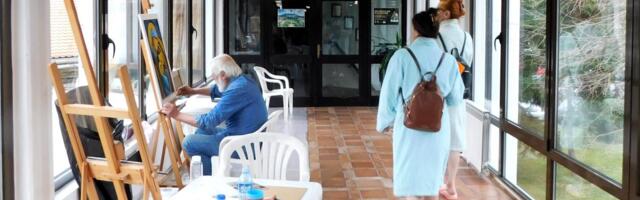 BOLNICA SA VIŠE SLIKA OD MUZEJA: Likovna kolonija u Banji Koviljači - ustanova koja leči i telo i dušu (FOTO)