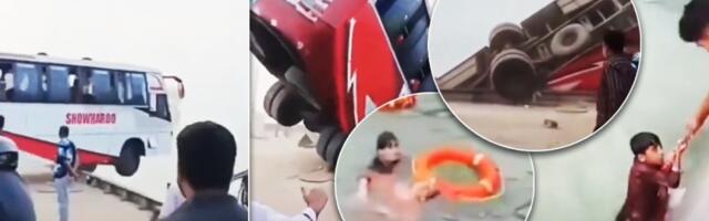 (VIDEO) Autobus sleteo pravo u reku, ogroman broj mrtvih! Stravičan snimak se širi mrežama, strahuje se od još goreg scenarija