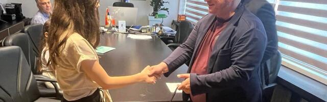 Dragana nije imala računar, a pobedila na republičkom takmičenju iz matematike: Iznenadio je ministar prosvete