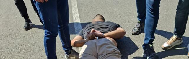 Uhapšen muškarac (24) u Podgorici: U luksuznim automobilima mu pronađeni kokain, ekstazi i marihuana