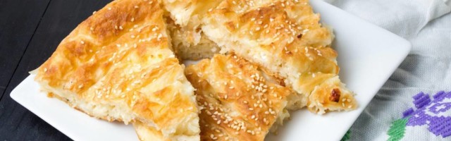 Harmonika pita sa kačkavaljem će vas oduševiti - savršena je i nema šanse da ćete stati na jednom parčetu