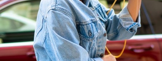 Ni Irina Shayk nije odolela: Aksesoar koji svi nosimo ovog proleća