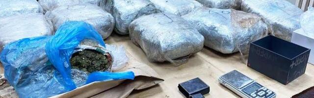 U  STANU 25 KG KANABISA I 35 G KOKAINA