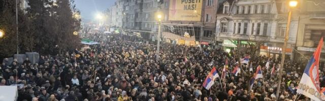 PREPUN TRG U JAGODINI: Reke ljudi se slivaju da podrže Vučića - pogledajte snimak sa mesta gde će biti veliki skup (VIDEO)