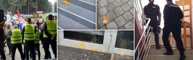 TENZIJE: Sukob građana i privatnog obezbeđenja ispred SO Šabac, poletela i jaja (FOTO, VIDEO)   