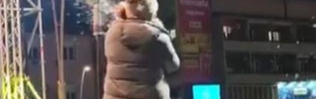 "Samo je Vučić spomenuo ledenice, ka bini su letele grudve": Građani dobili prijave zbog haosa na koncertu Bekute u Čačku