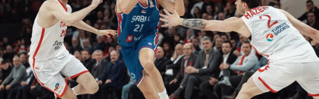 Oštre reakcije posle šamara od Turske: Navijači zapalili mreže, oni su pod žestokom paljbom