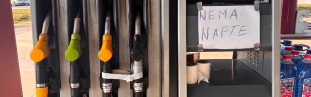 PANIKA U BERANAMA, GRAĐANI SUOČENI SA NESTAŠICOM GORIVA: Na Zaton petrolu NEMA NAFTE, stvaraju se gužve, evo kakva je situacija sa ostalim pumpama (FOTO)