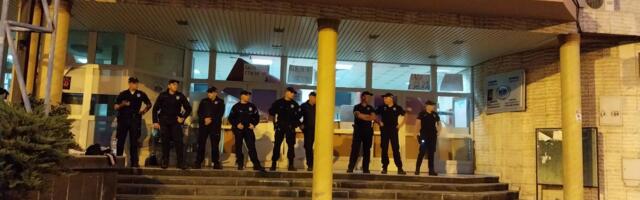 Uhapšeni studenti u Novom Pazaru: Građani ispred policijske stanice u znak protesta