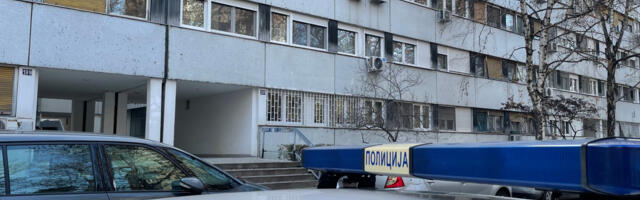 Beograđanka zatekla NATPIS ispod zvona: Lopovi "tipuju" stan ili vam je samo stigao paket? OVO je istina