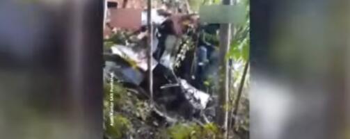 HELIKOPTER PAO 5 MINUTA NAKON POLETANJA, POGINULO 8 LJUDI! Tragedija na indonežanskom ostrvu, olupina Borneo, olupina pronađena u šumi (VIDEO)
