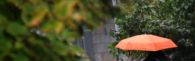 У недељу облачно, магловито и хладно са слабом кишом и ветром