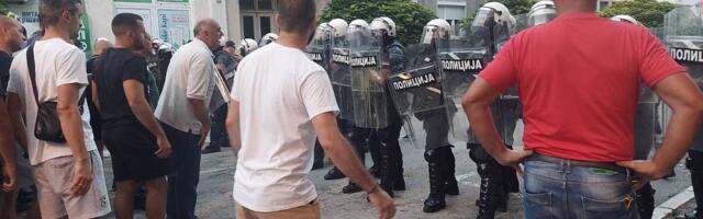 MUP: Policija razdvajala predsednika opštine Kosjerić i oko 50 ljudi u verbalnom okršaju